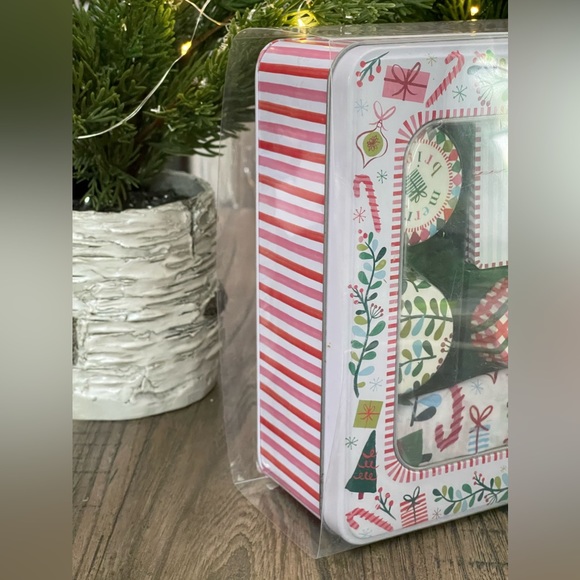 Meri Meri Sweet Treats Bakery Tin w/Recipe Cards, Apron, Cupcake Liners&More NWT - Picture 13 of 13
